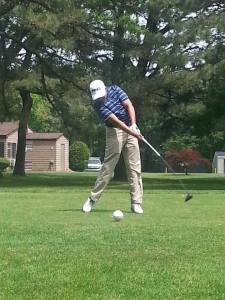 Jones tees off (Photo credit: Marta Jones)