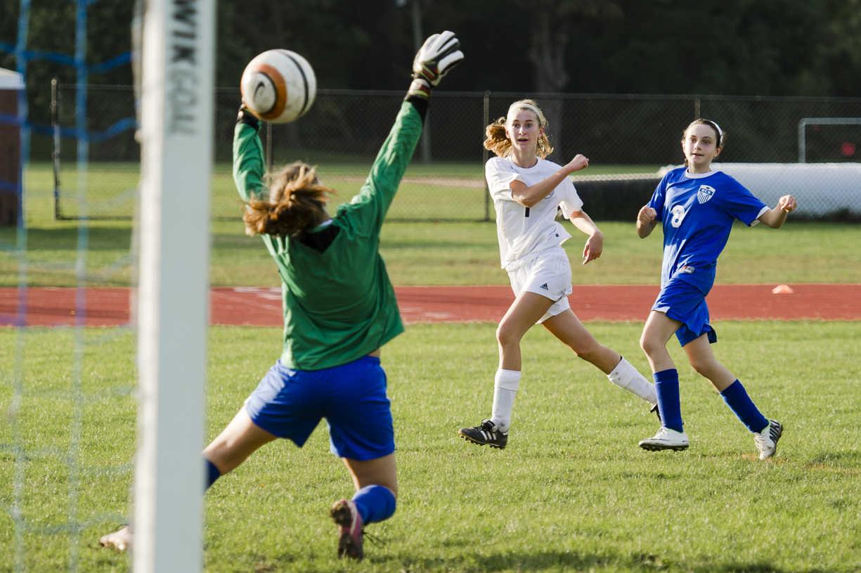 Skorobohaty puts the Bears up 5-1 (Photo credit: The Incomparable Bruce Jeffrey)
